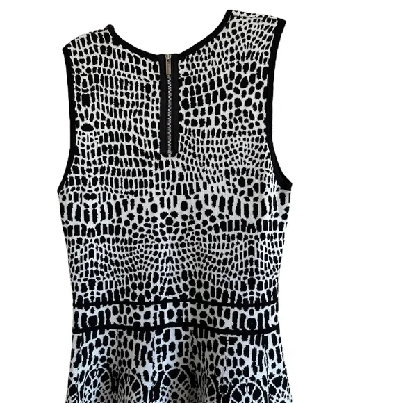 Karen Millen Fit & Flare Knit Sweater Dress Black & White Sz 4 - Picture 8 of 14